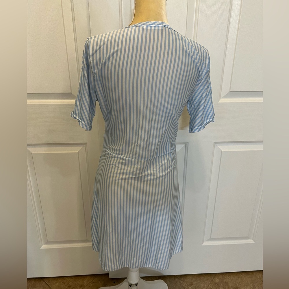 $1 DRESS SIZE MED. NEW WITHOUT TAGS. $1 WITH ANY ORDER OF $10 OR MORE - Picture 5 of 6